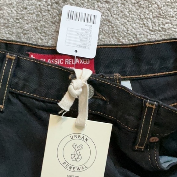 Levi's Black Raw Edge Jean Shorts Relaxed Fit Size 8 NWT - Picture 3 of 9